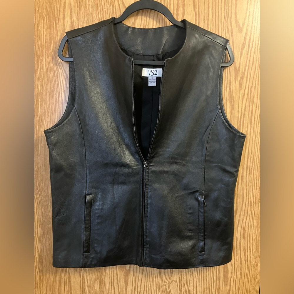 VTG VS2 Women’s Large sleeveless full zip up 100% Leather Vest
